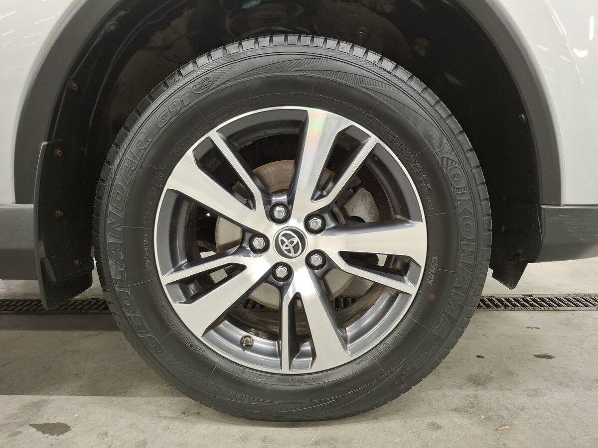 Купить Toyota RAV4 с пробегом. Фото: #17
