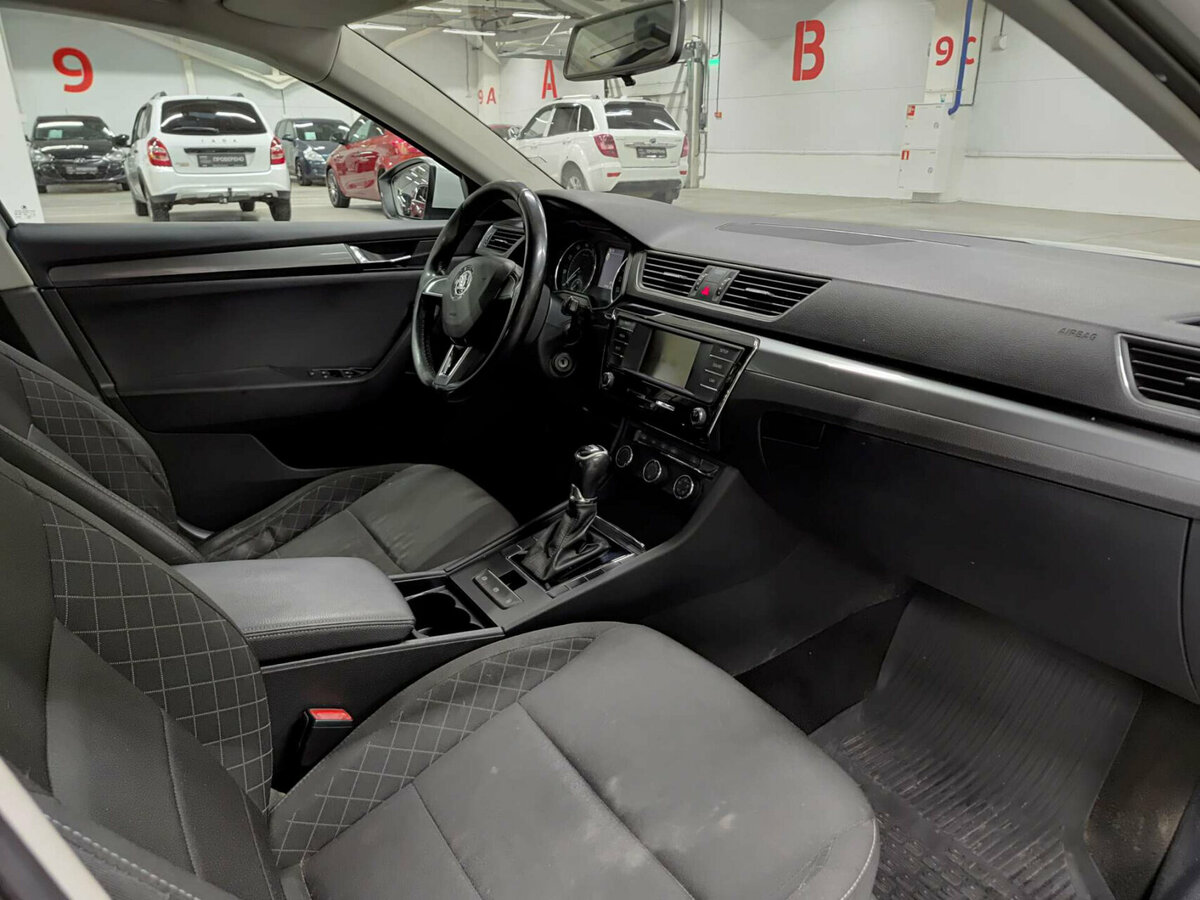 Купить Skoda Superb с пробегом. Фото: #9