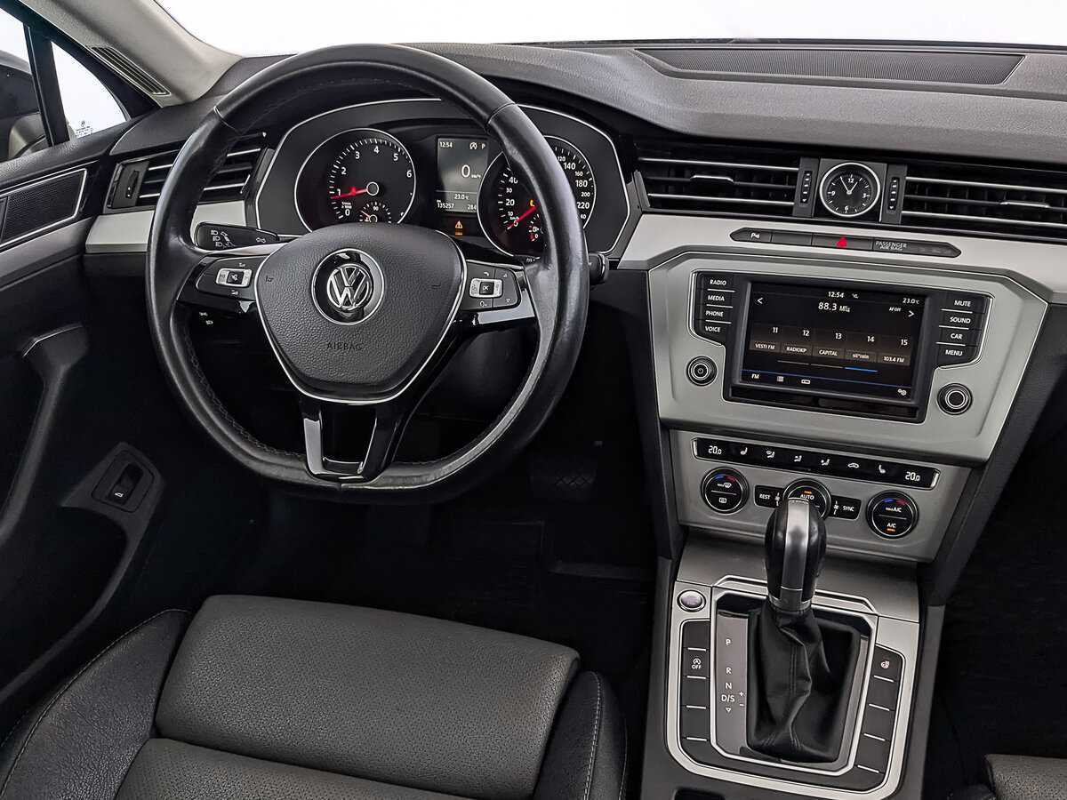 Купить Volkswagen Passat с пробегом. Фото: #27