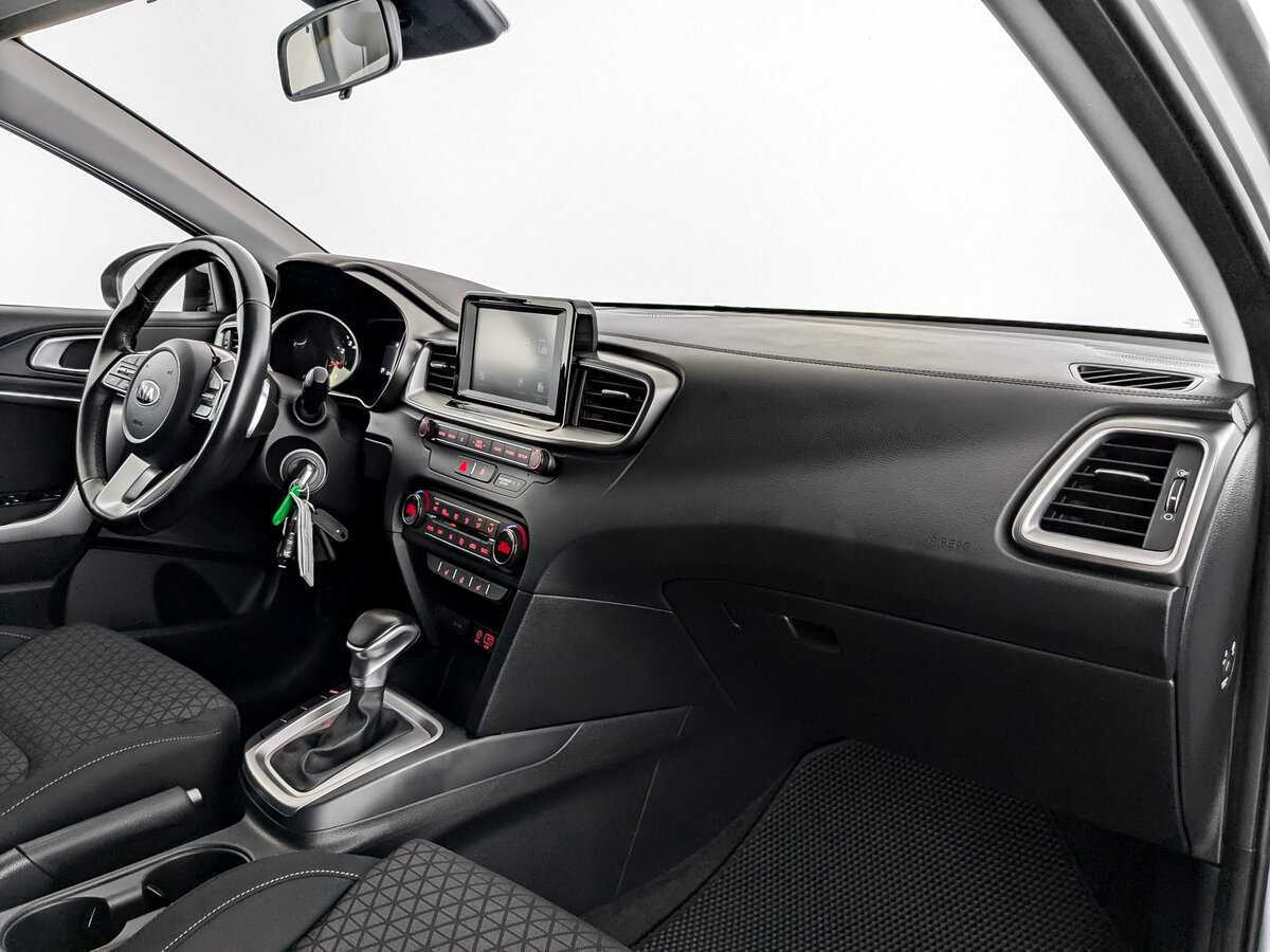 Купить Kia Ceed с пробегом. Фото: #8
