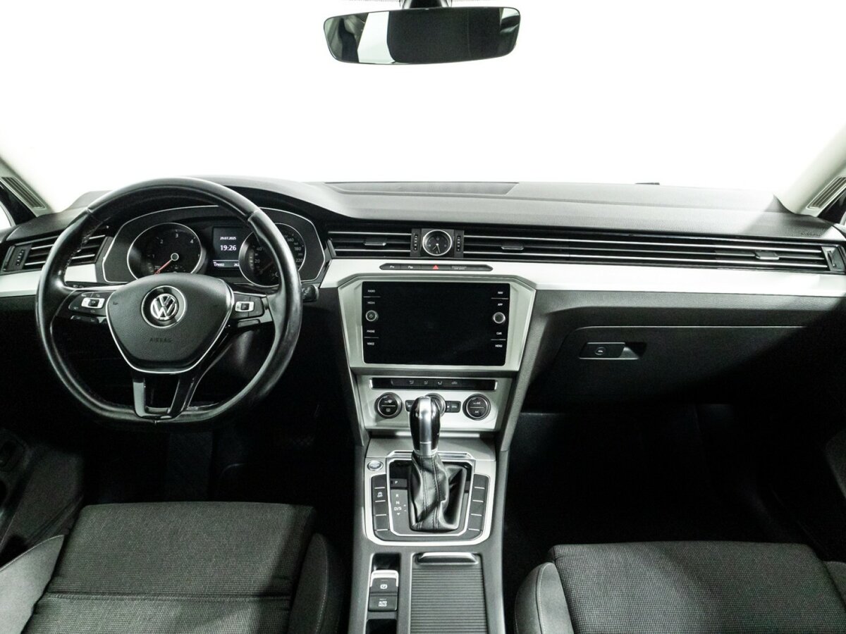 Купить Volkswagen Passat с пробегом. Фото: #12
