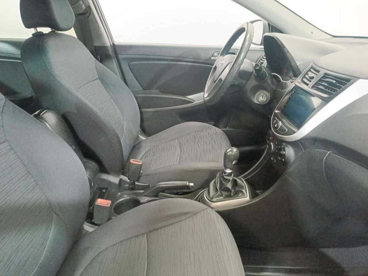 Купить Hyundai Solaris с пробегом. Фото: #9