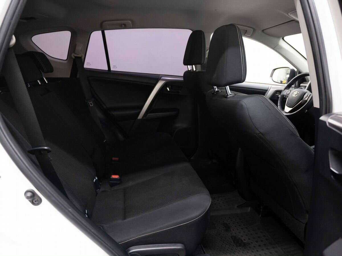 Купить Toyota RAV4 с пробегом. Фото: #7