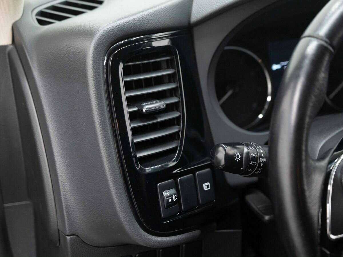 Купить Mitsubishi Outlander с пробегом. Фото: #19