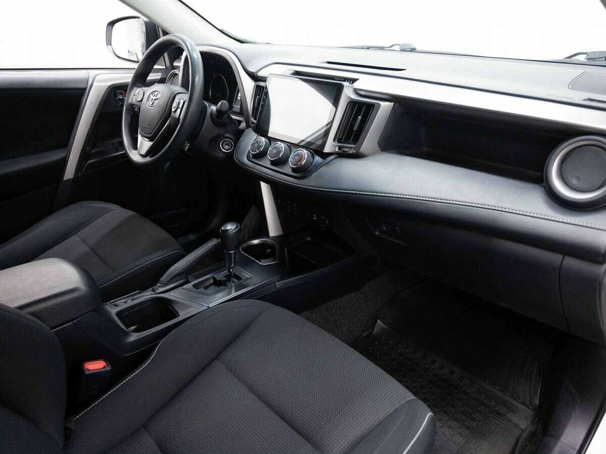 Купить Toyota RAV4 с пробегом. Фото: #13