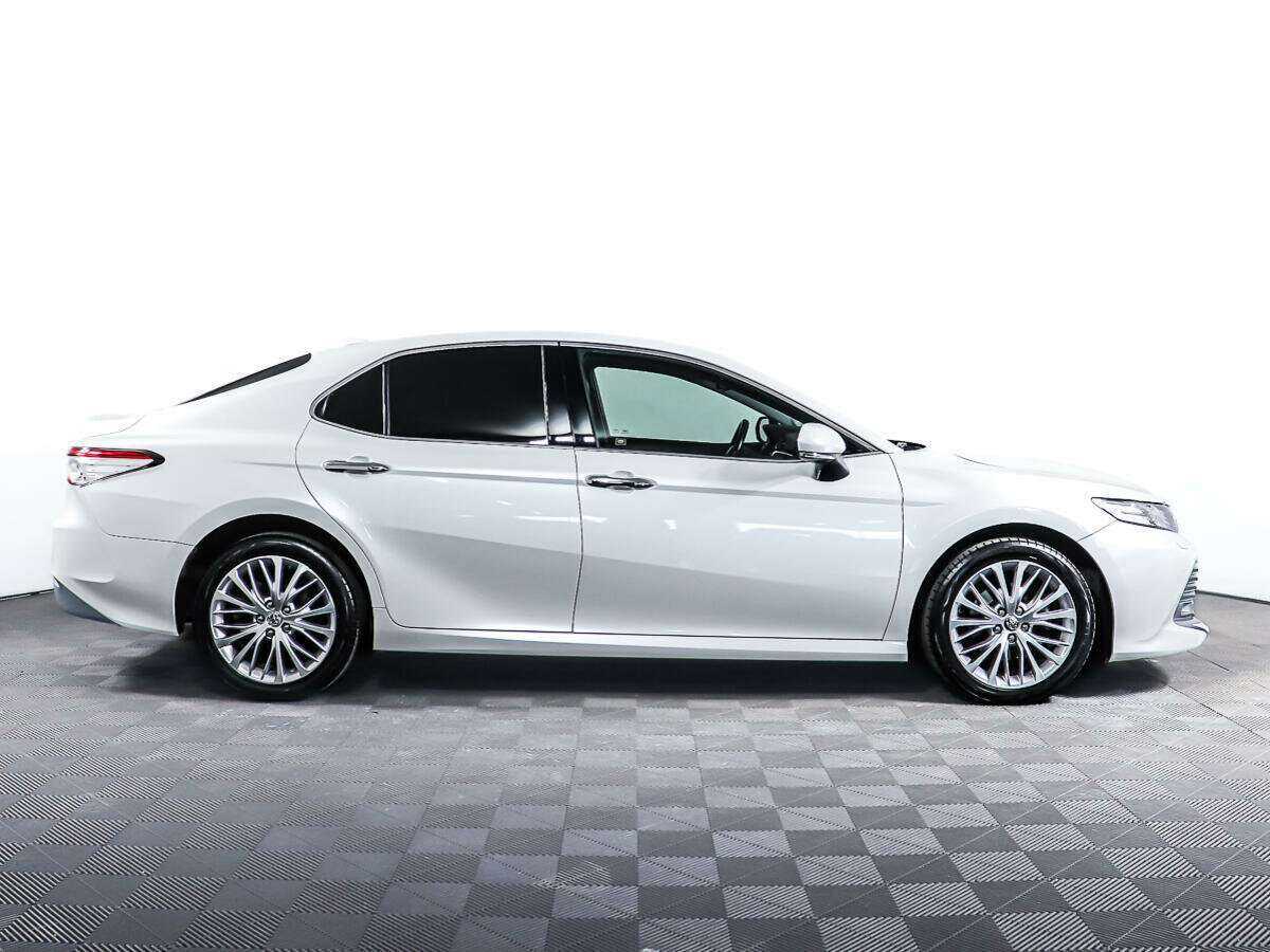 Купить Toyota Camry с пробегом. Фото: #3