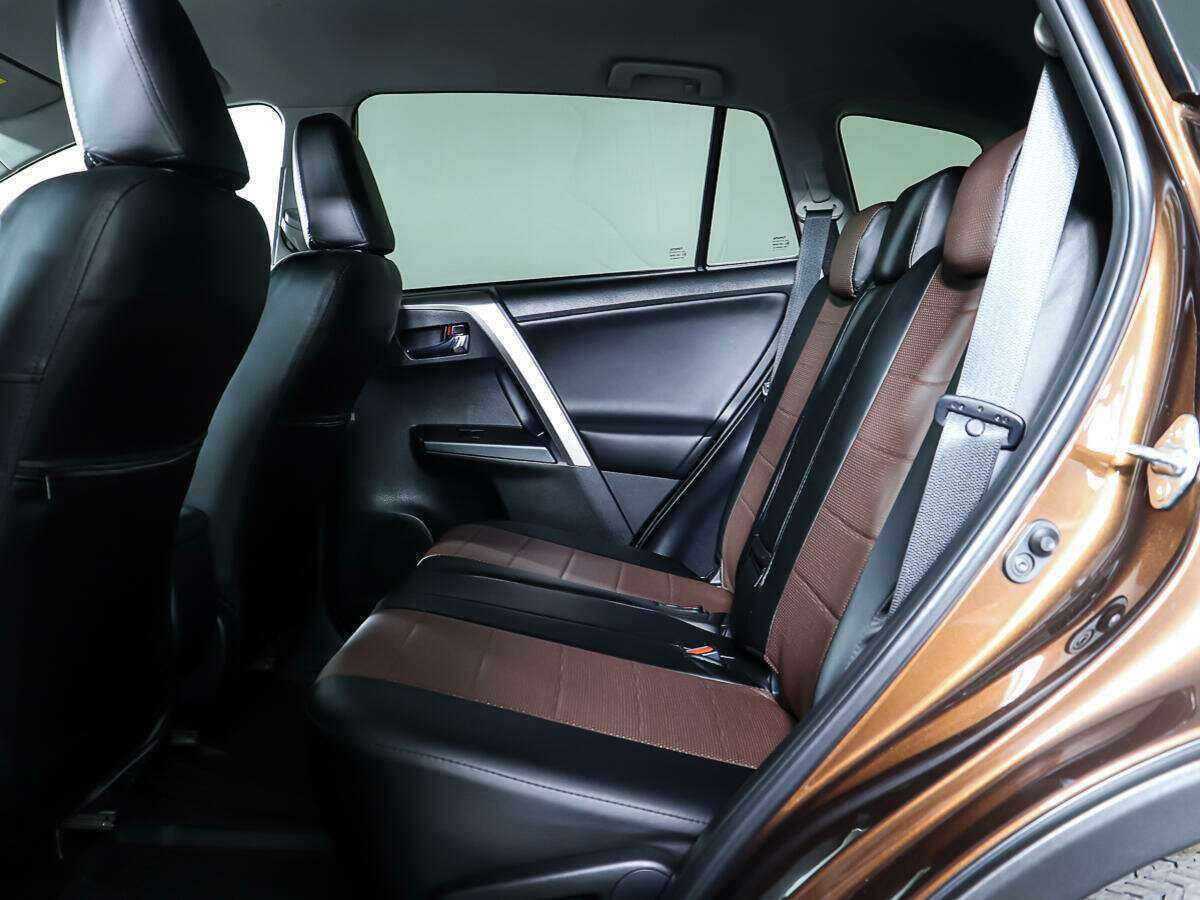 Купить Toyota RAV4 с пробегом. Фото: #8