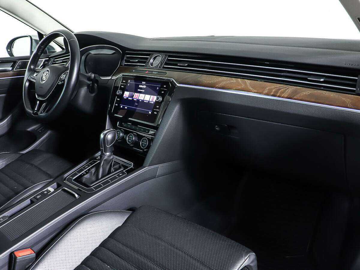 Купить Volkswagen Passat с пробегом. Фото: #8