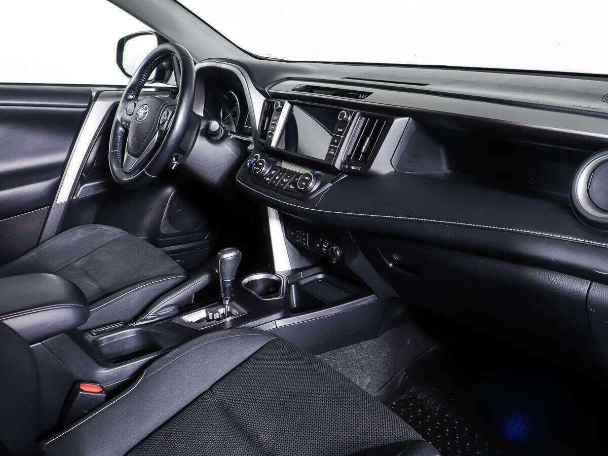 Купить Toyota RAV4 с пробегом. Фото: #8