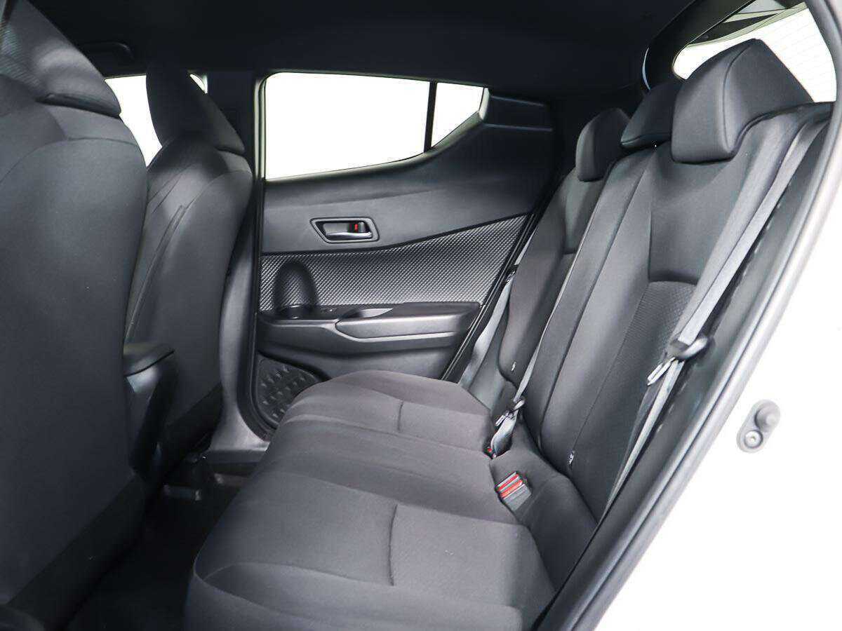 Купить Toyota C-HR с пробегом. Фото: #9