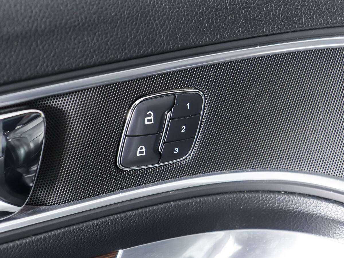 Купить Ford Explorer с пробегом. Фото: #19