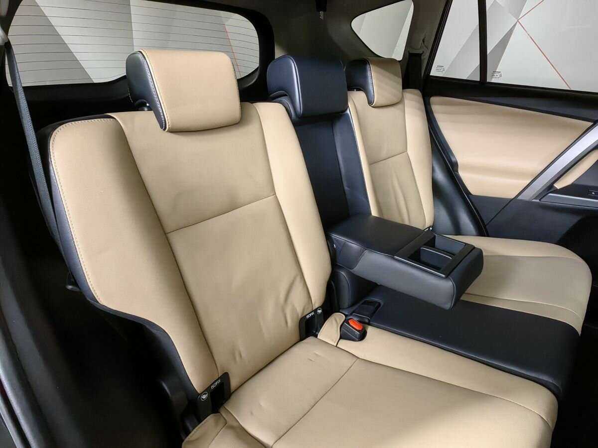 Купить Toyota RAV4 с пробегом. Фото: #11