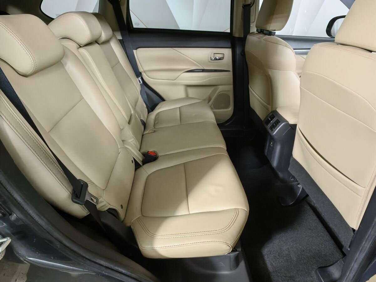 Купить Mitsubishi Outlander с пробегом. Фото: #11