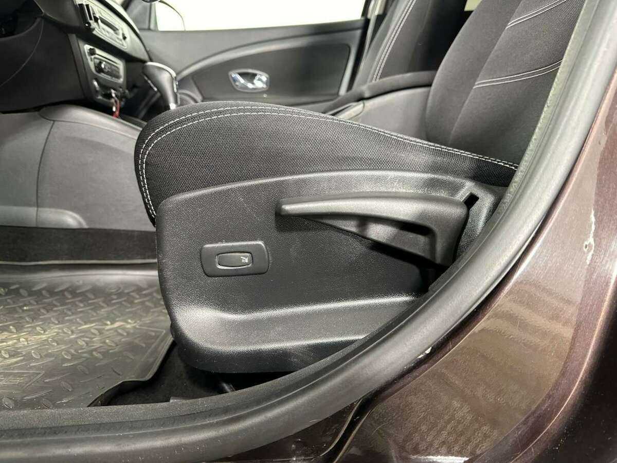 Купить Renault Fluence с пробегом. Фото: #9