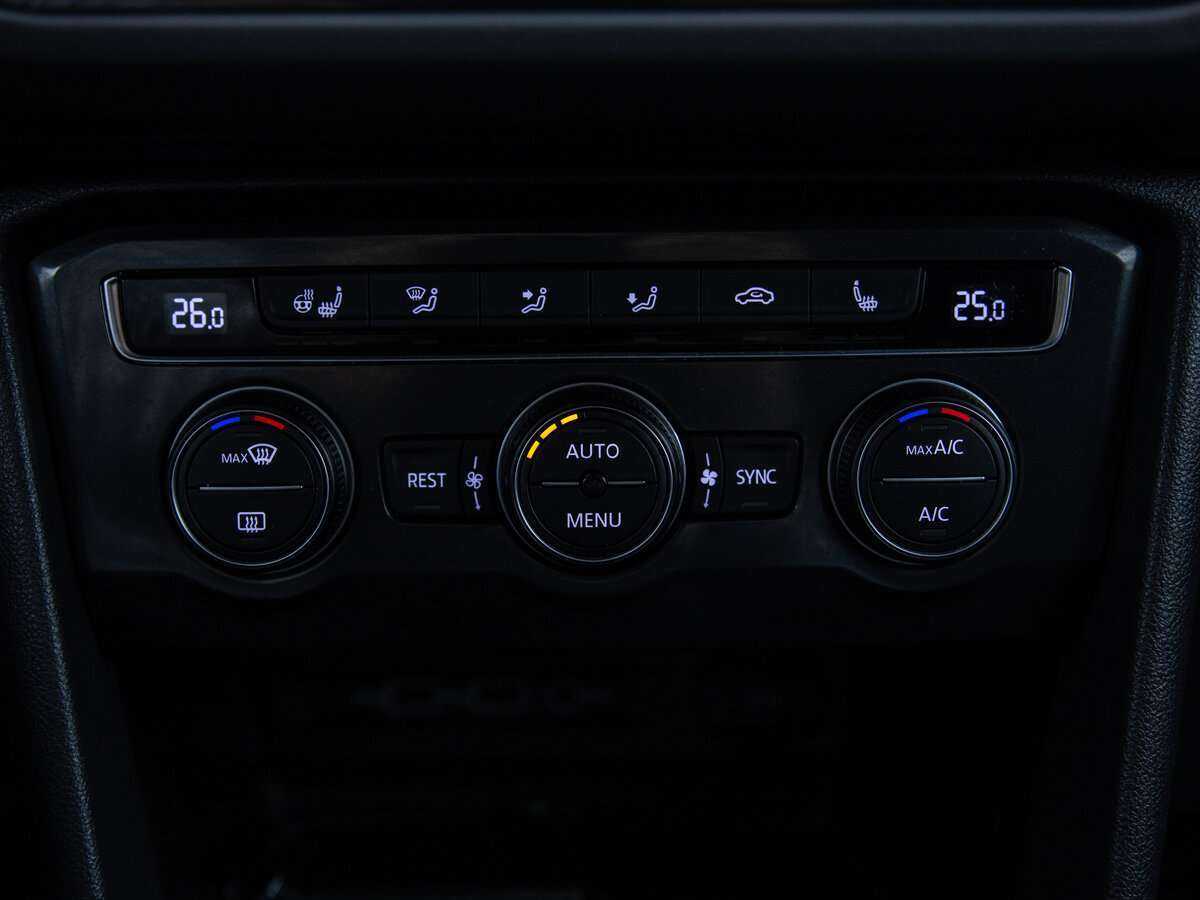 Купить Volkswagen Tiguan с пробегом. Фото: #12