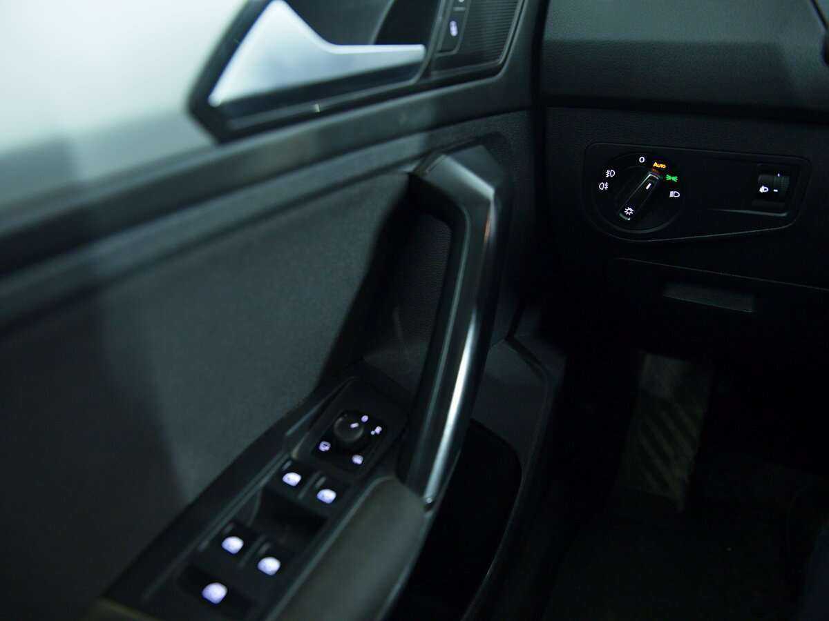 Купить Volkswagen Tiguan с пробегом. Фото: #11