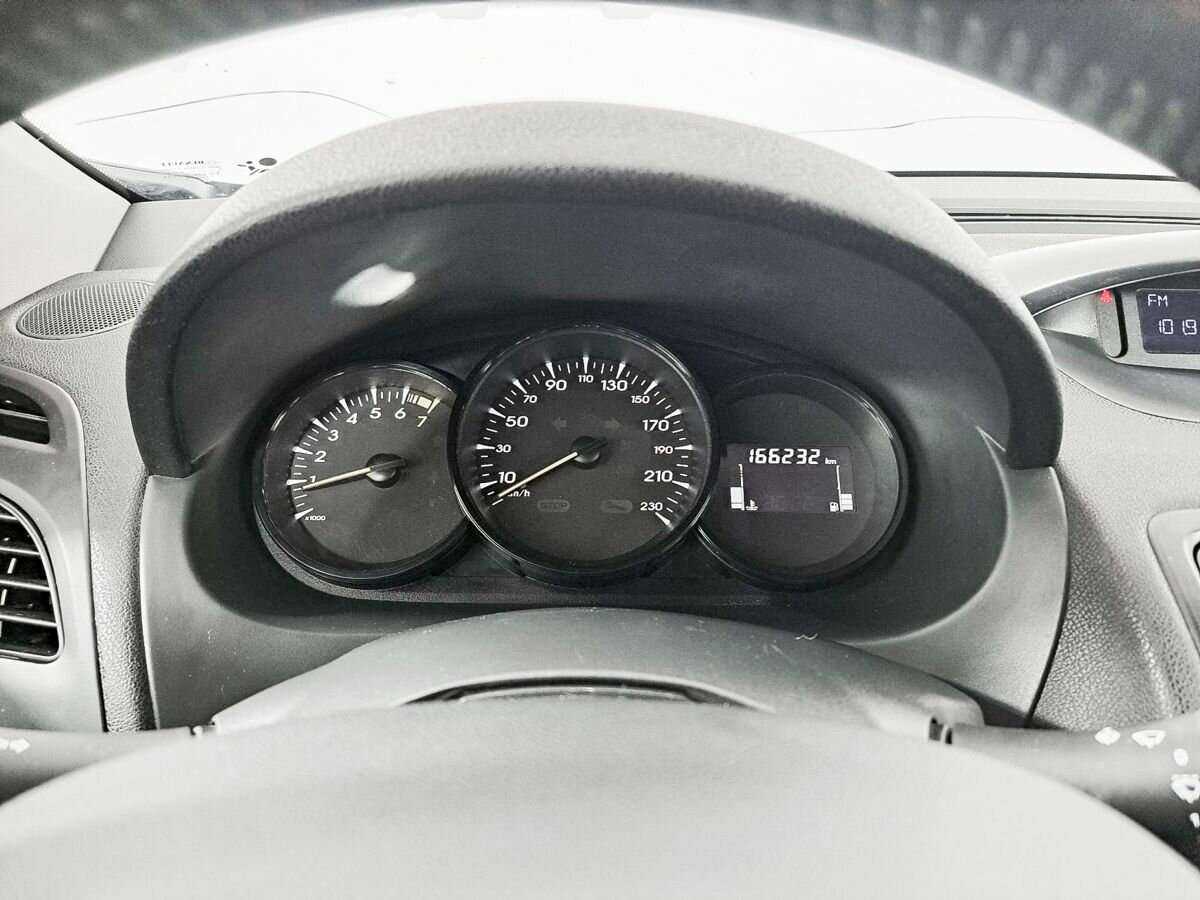 Купить Renault Fluence с пробегом. Фото: #10