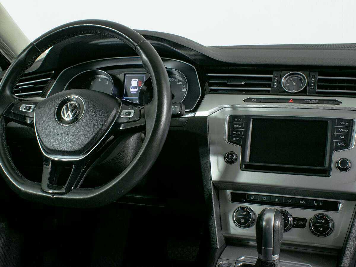 Купить Volkswagen Passat с пробегом. Фото: #8