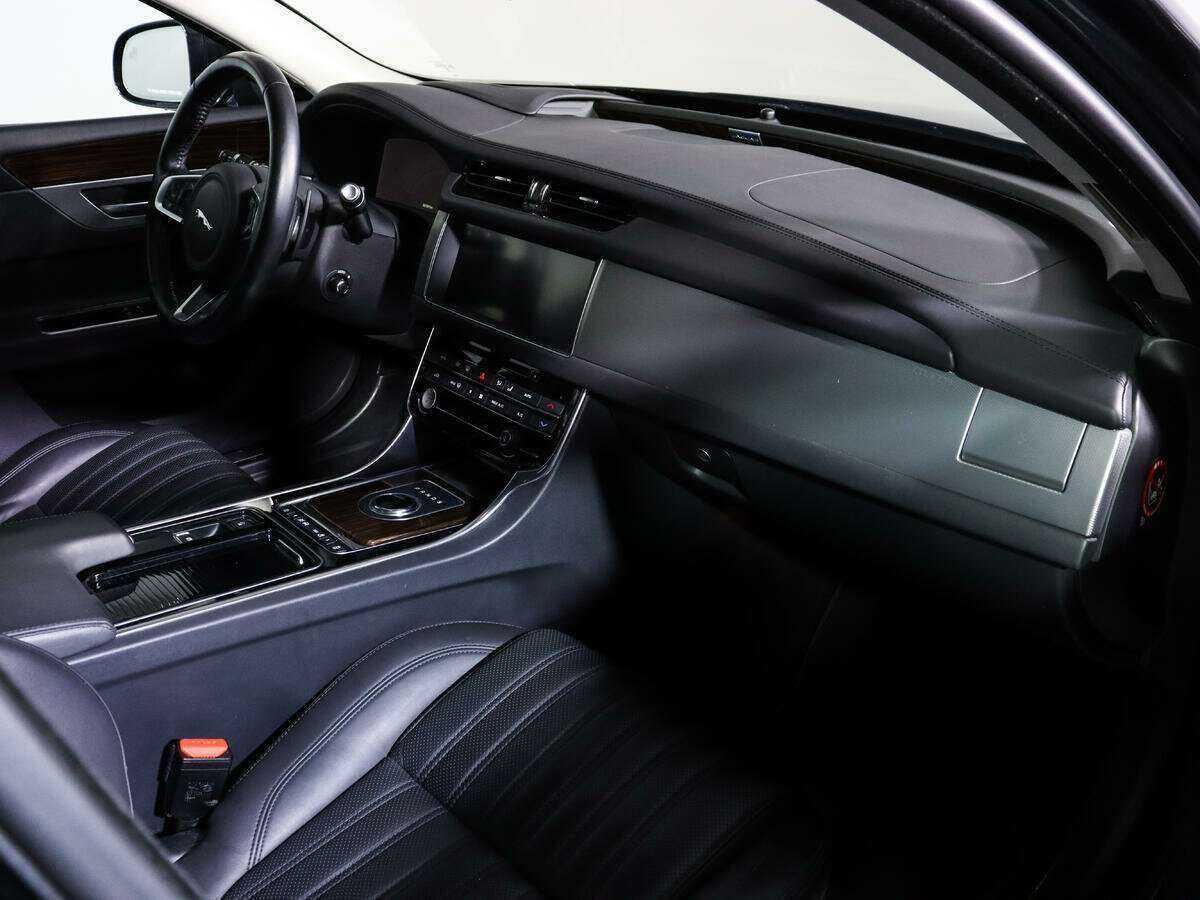 Купить Jaguar XF с пробегом. Фото: #7