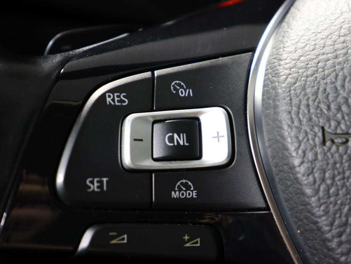 Купить Volkswagen Tiguan с пробегом. Фото: #17