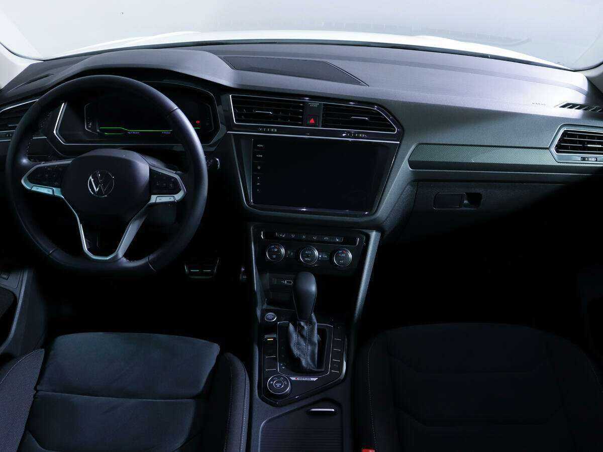 Купить Volkswagen Tiguan с пробегом. Фото: #9