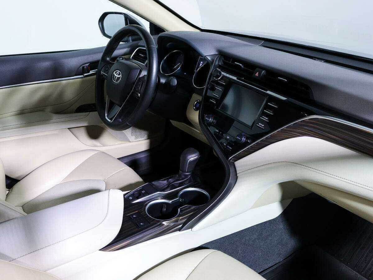 Купить Toyota Camry с пробегом. Фото: #5