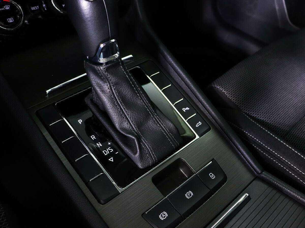 Купить Skoda Superb с пробегом. Фото: #18