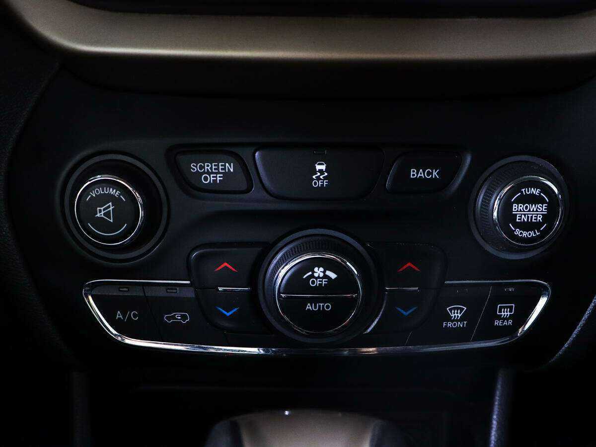 Купить Jeep Cherokee с пробегом. Фото: #16