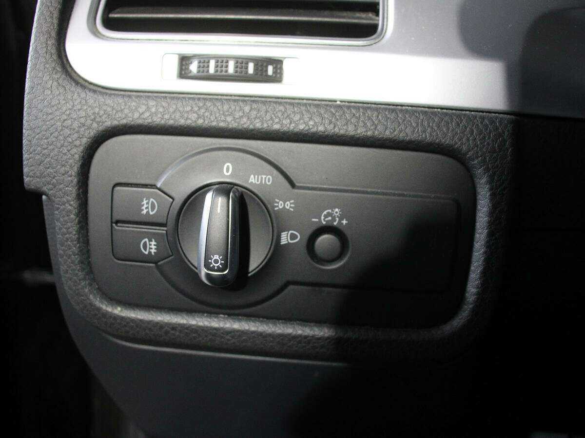 Купить Volkswagen Touareg с пробегом. Фото: #18