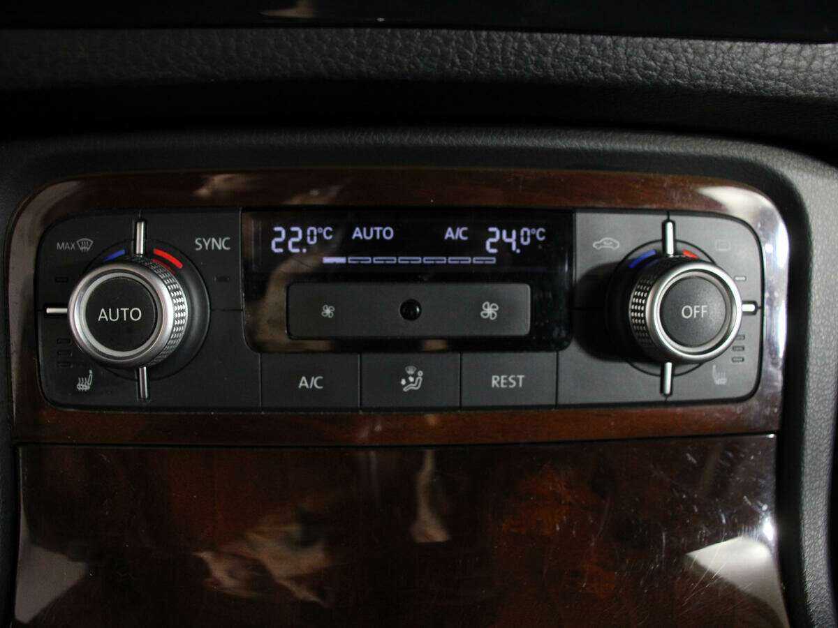 Купить Volkswagen Touareg с пробегом. Фото: #24