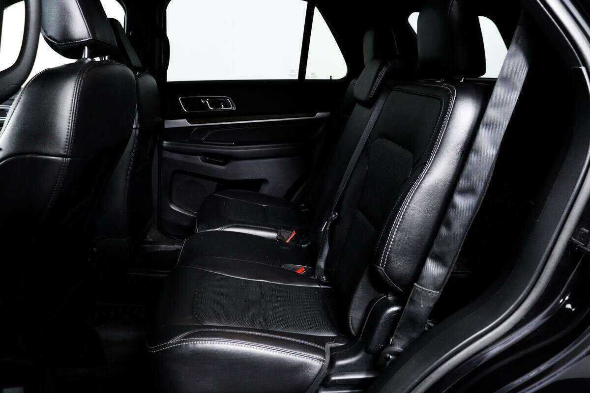 Купить Ford Explorer с пробегом. Фото: #11