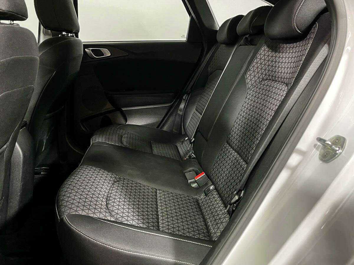 Купить Kia Ceed с пробегом. Фото: #9