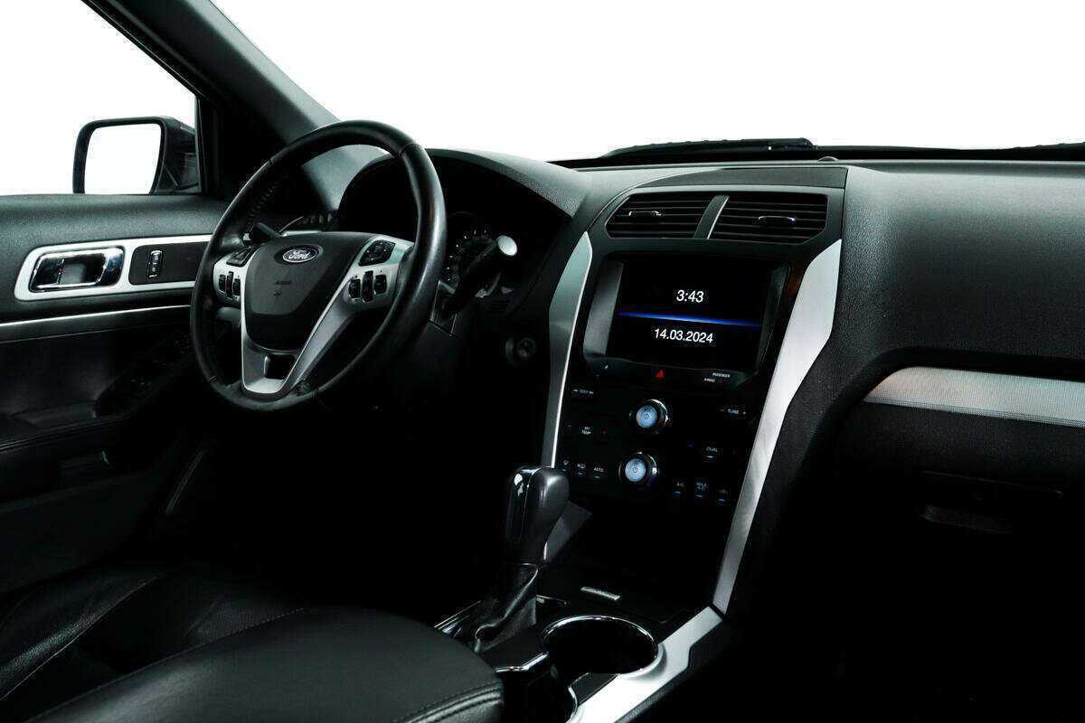Купить Ford Explorer с пробегом. Фото: #8