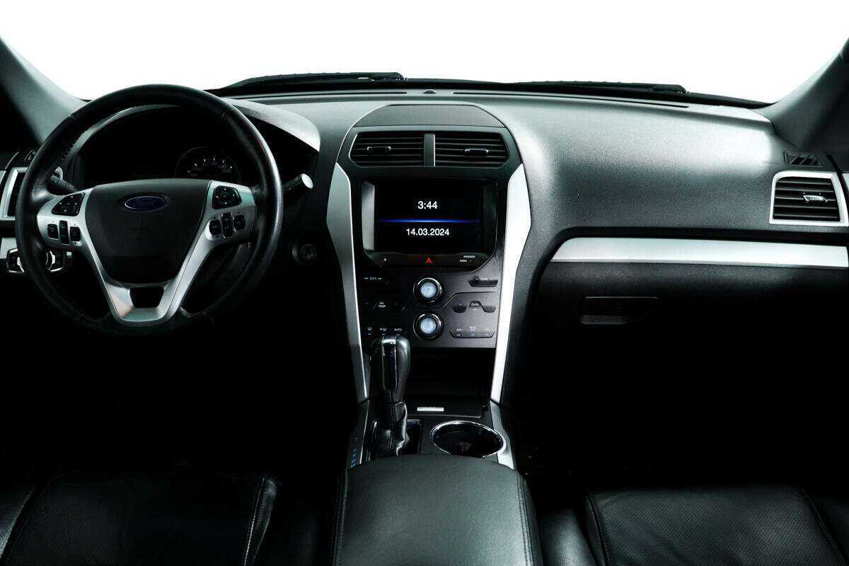 Купить Ford Explorer с пробегом. Фото: #10
