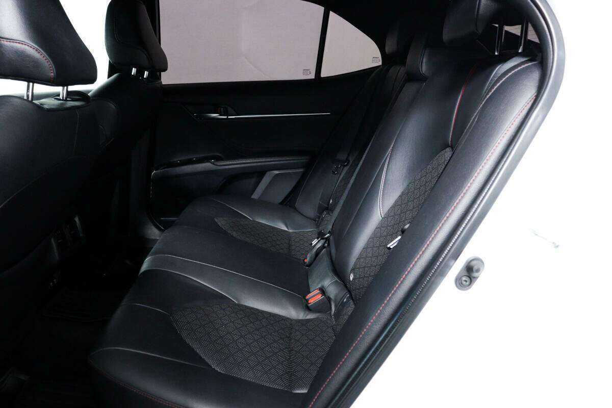 Купить Toyota Camry с пробегом. Фото: #11