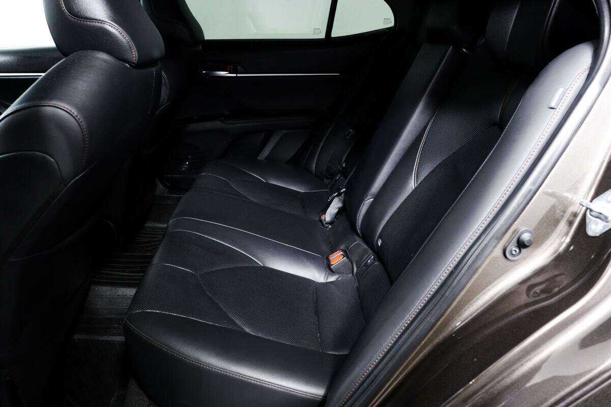 Купить Toyota Camry с пробегом. Фото: #11