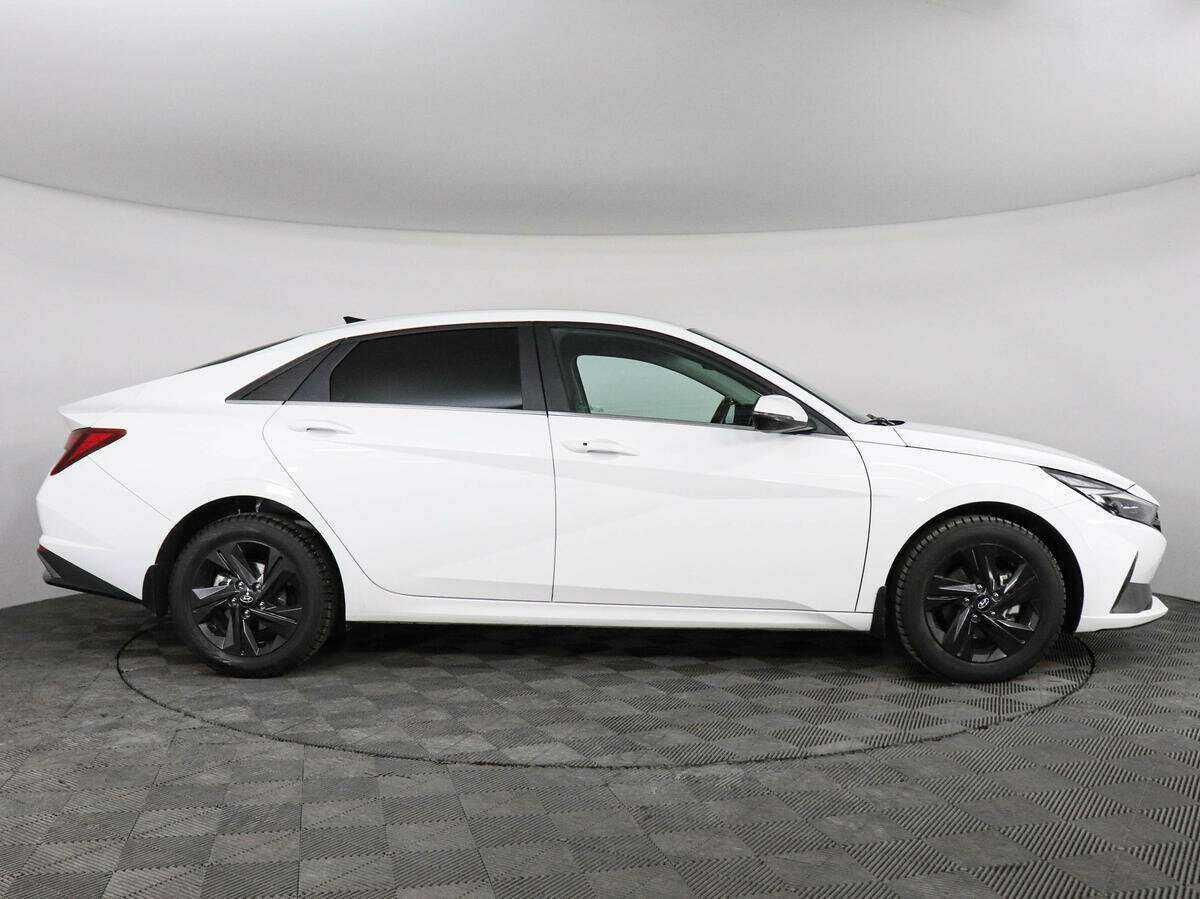 Купить Hyundai Elantra с пробегом. Фото: #3