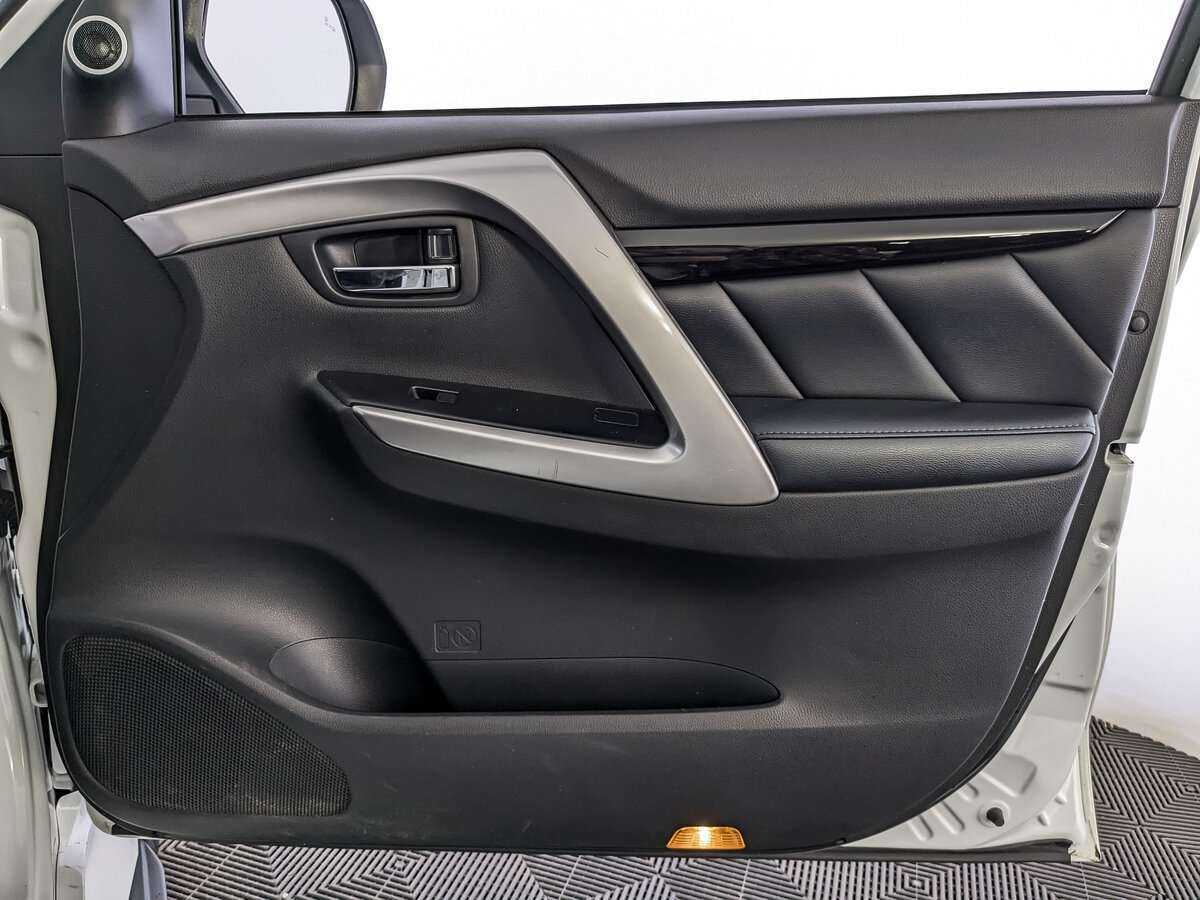 Купить Mitsubishi Pajero Sport с пробегом. Фото: #20