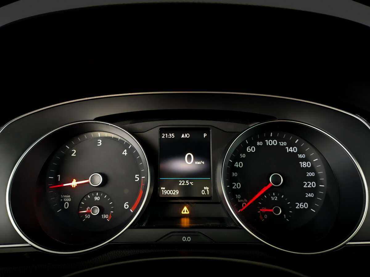 Купить Volkswagen Passat с пробегом. Фото: #12