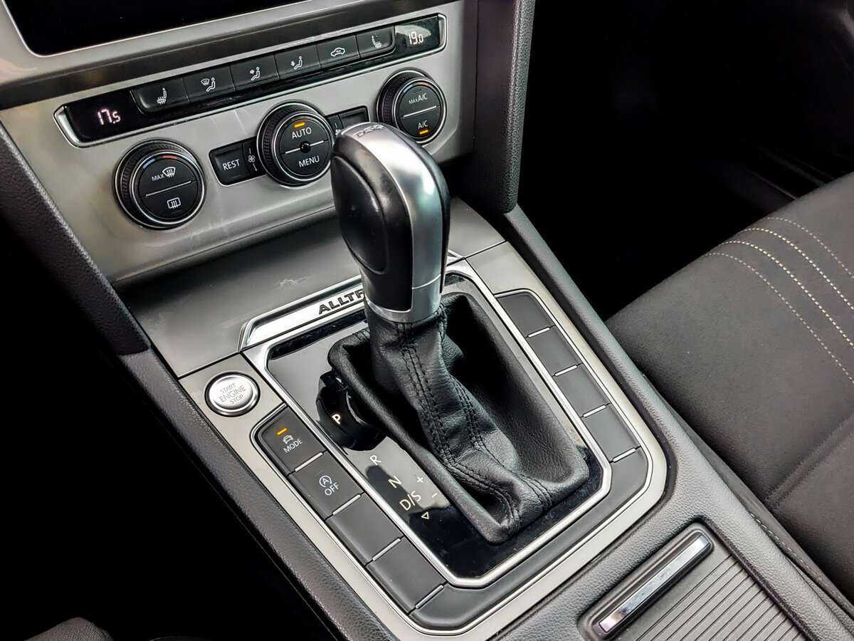 Купить Volkswagen Passat с пробегом. Фото: #27