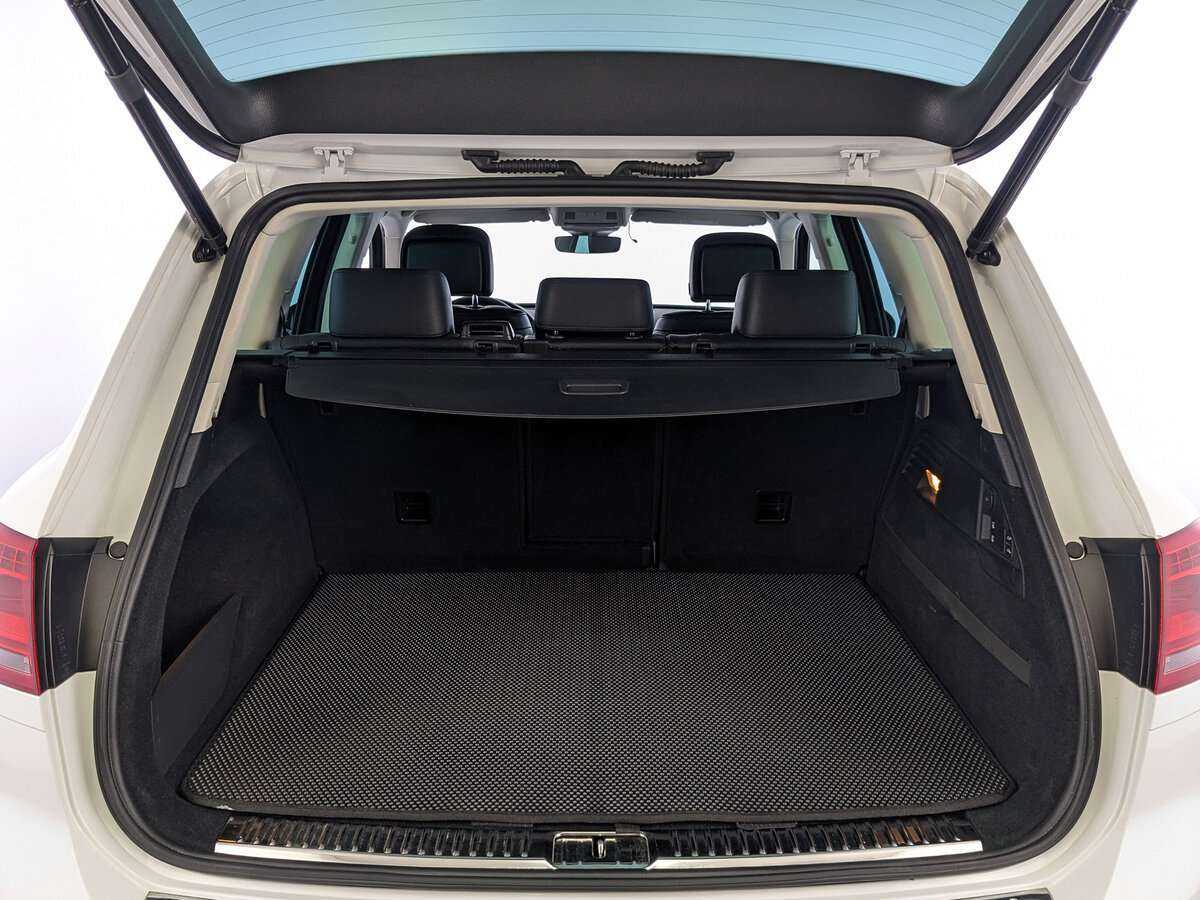 Купить Volkswagen Touareg с пробегом. Фото: #9