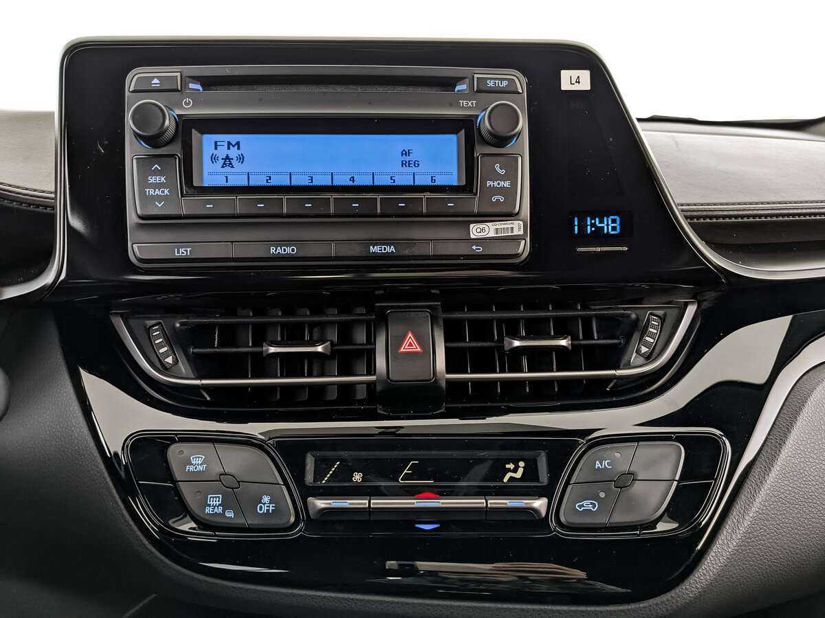 Купить Toyota C-HR с пробегом. Фото: #11