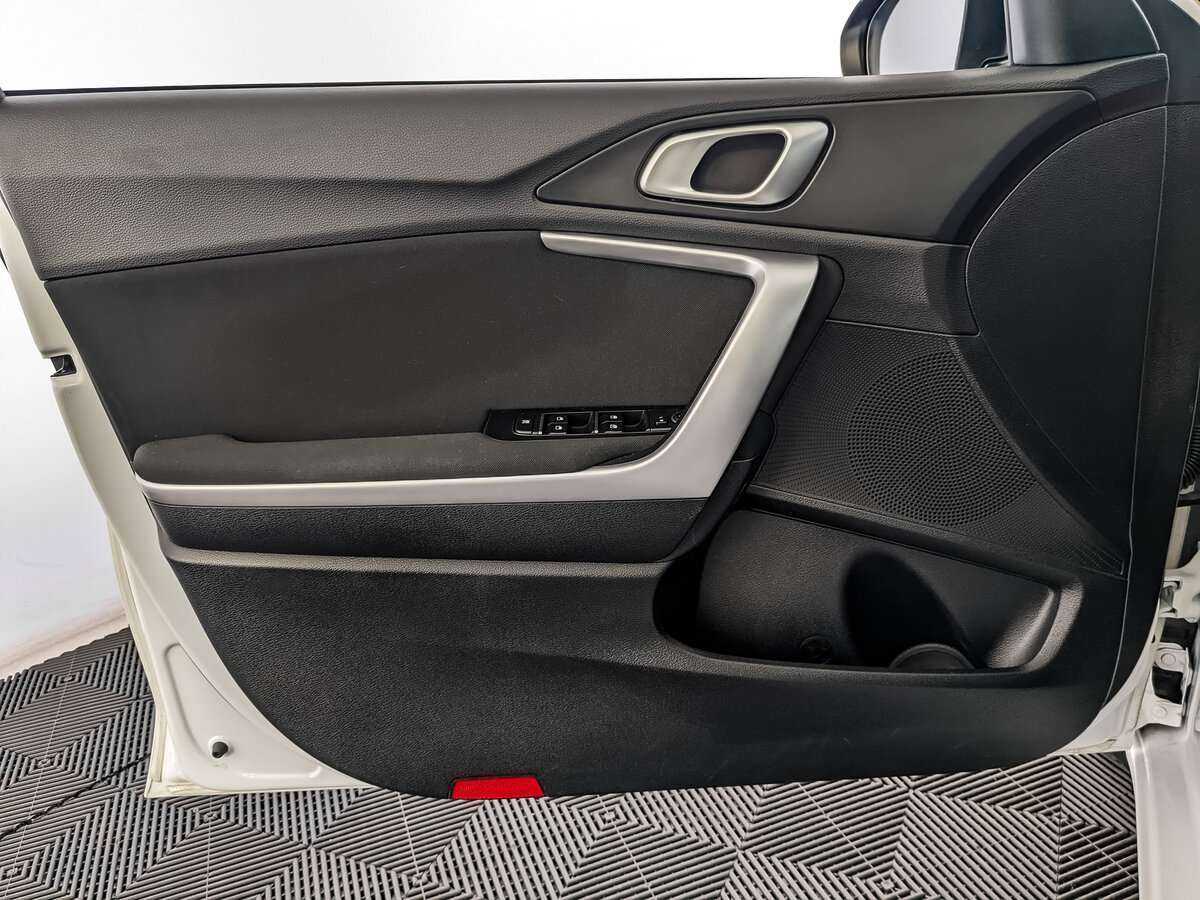 Купить Kia Ceed с пробегом. Фото: #14