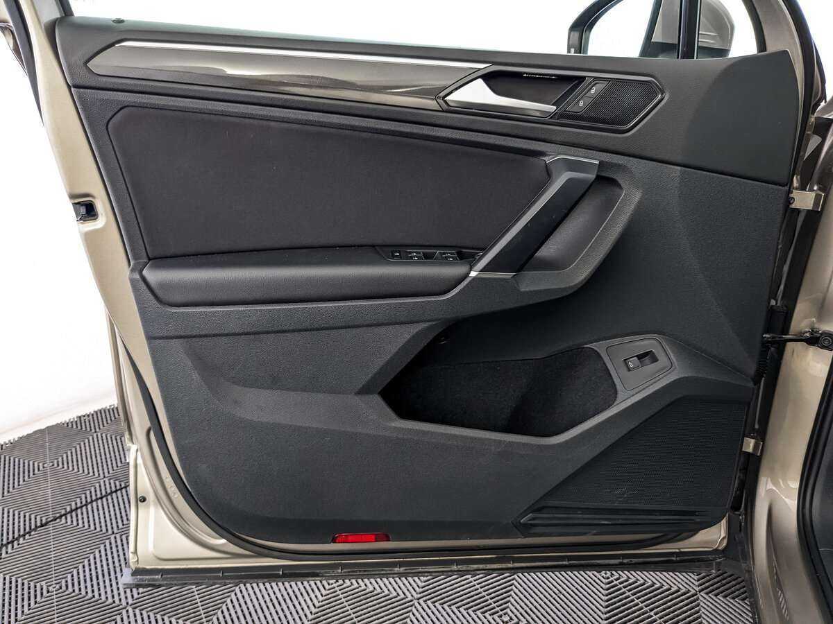 Купить Volkswagen Tiguan с пробегом. Фото: #14