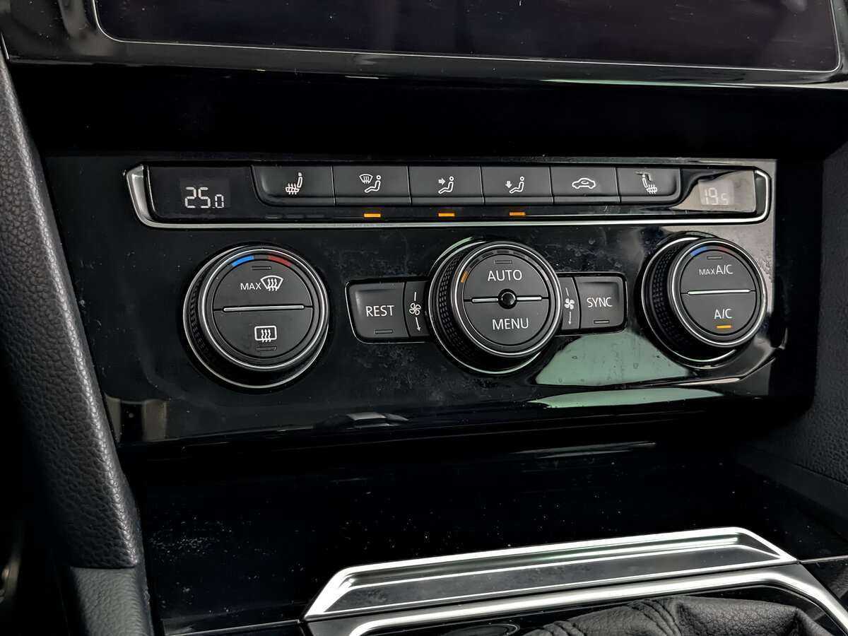 Купить Volkswagen Passat с пробегом. Фото: #22