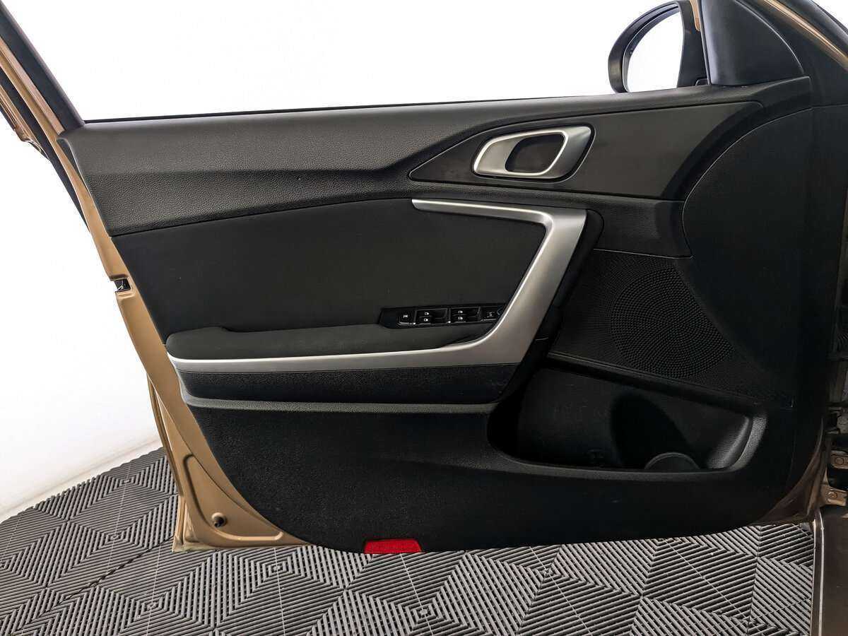 Купить Kia Ceed с пробегом. Фото: #14