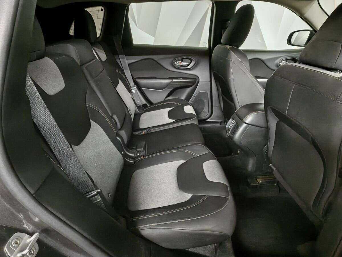 Купить Jeep Cherokee с пробегом. Фото: #11