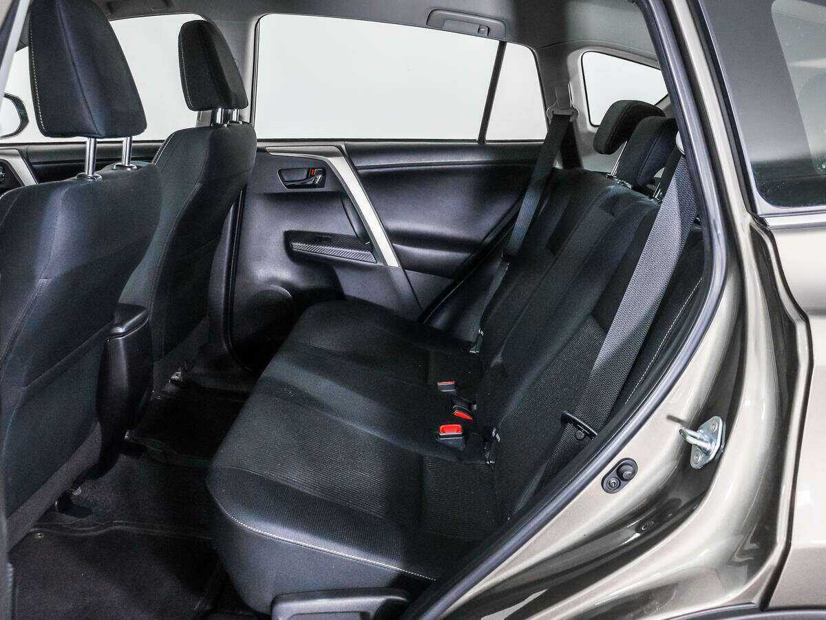 Купить Toyota RAV4 с пробегом. Фото: #9