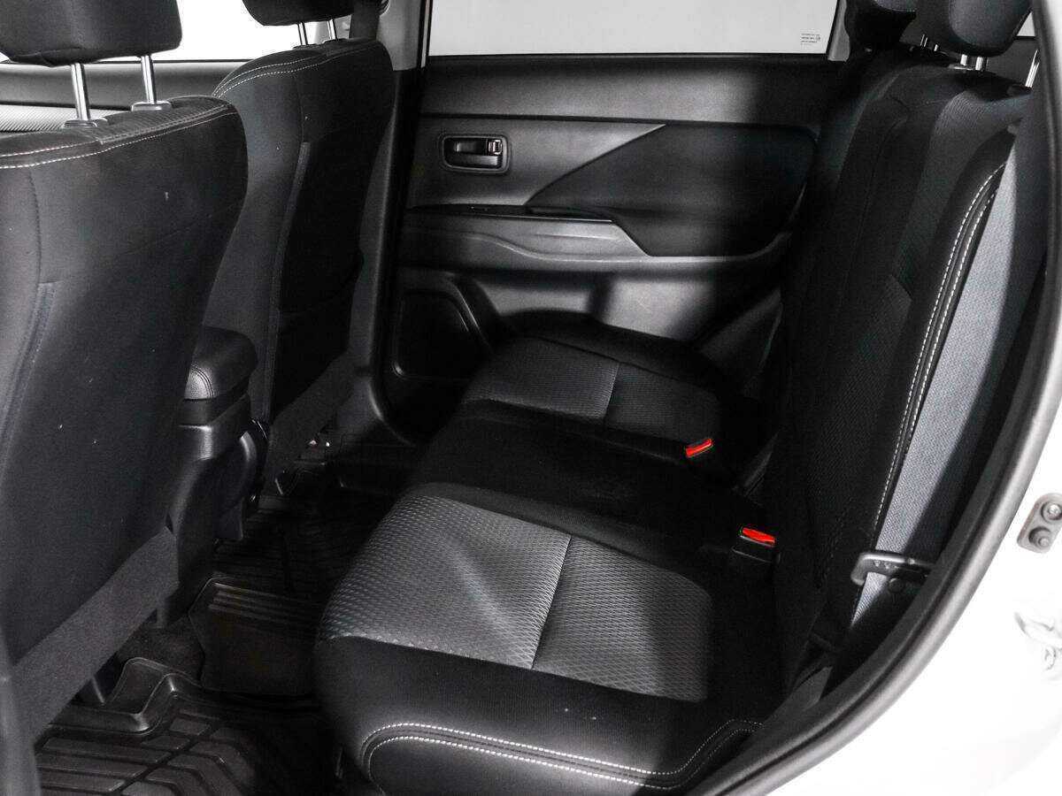 Купить Mitsubishi Outlander с пробегом. Фото: #10