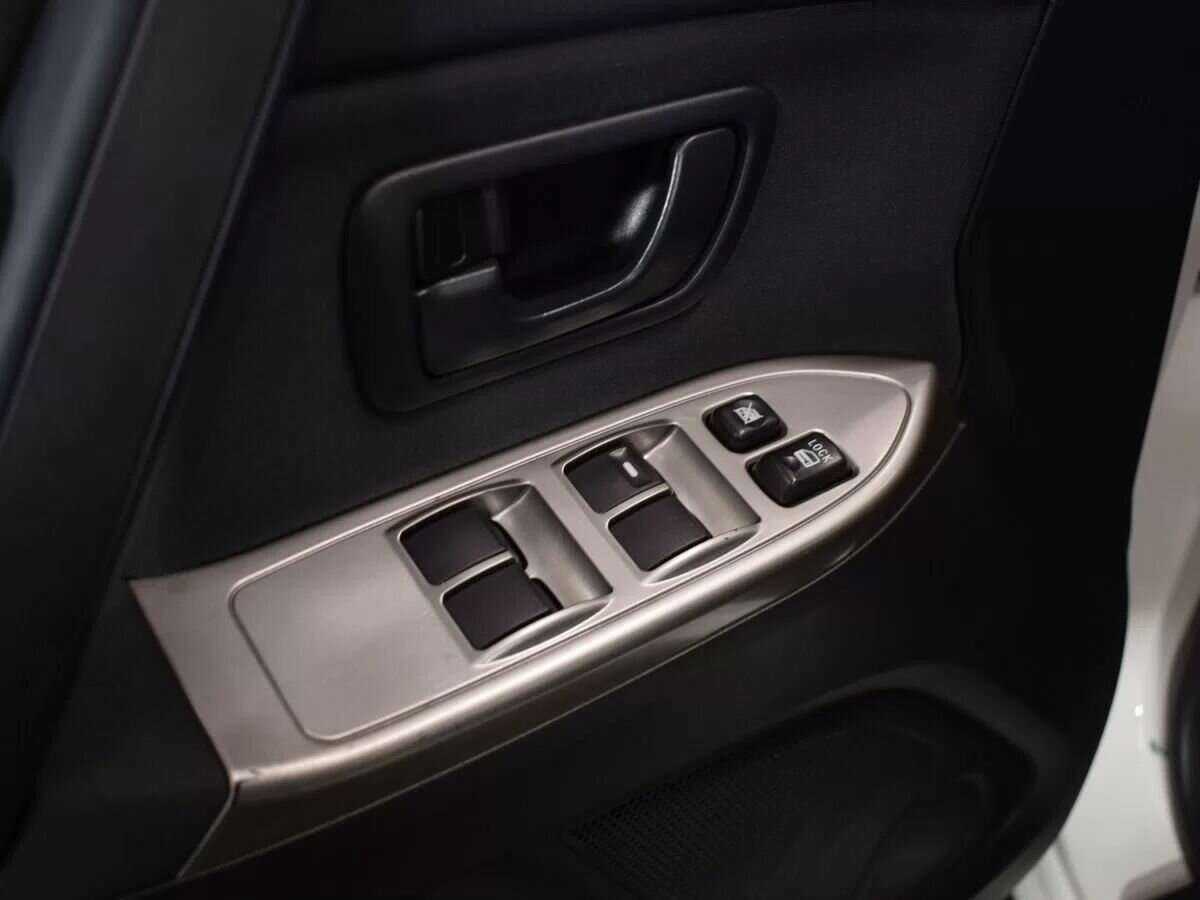 Купить Mitsubishi Pajero с пробегом. Фото: #12